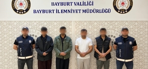 Bayburt'ta 2 düzensiz göçmen ile 2 şüpheli yakalandı
