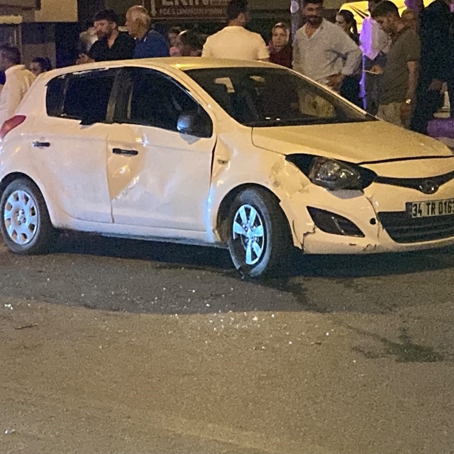 Otomobil motosikletle çarpıştı: 3 yaralı