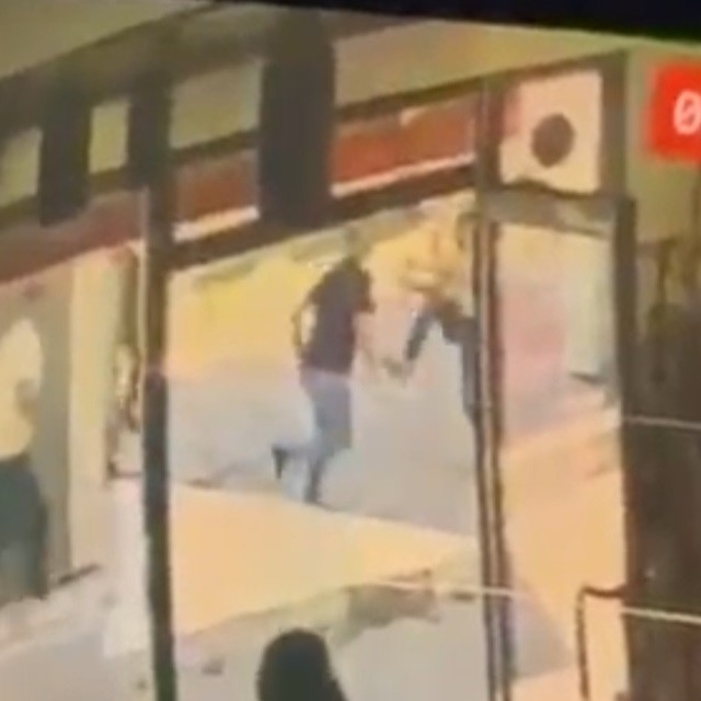 Belediyenin Fen İşleri Müdürü ve mimar sokak ortasında kavga etti