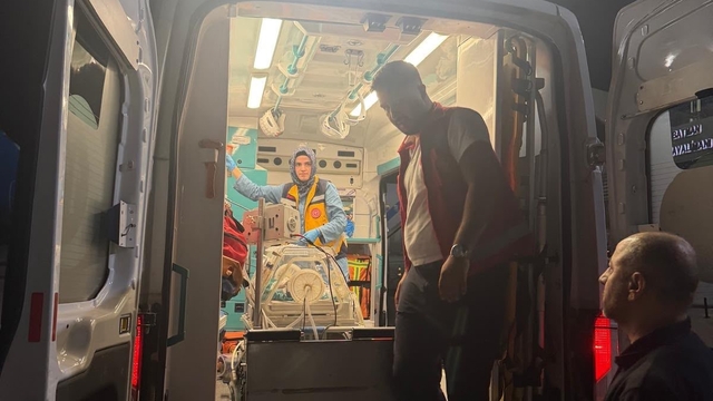 Siirt'te 2 günlük bebeğe TAPVD tanısı: Ambulans uçakla İstanbul'a sevk edildi