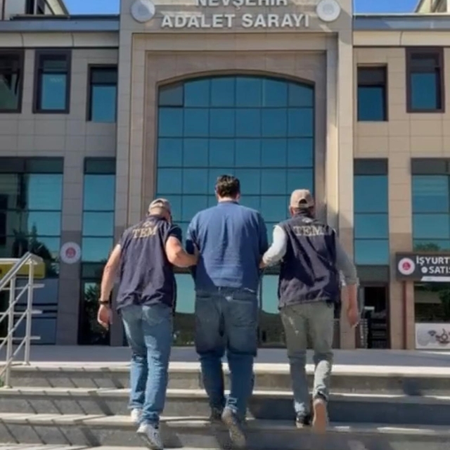 Cumhurbaşkanı'na hakaret edip, terör örgütlerinin propagandasını yapan şüph...