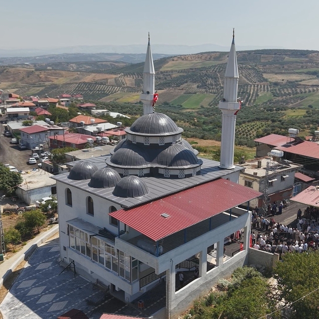 Deprem sonrası Hatay'da inşa edilen 134'üncü cami ibadete açıldı
