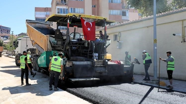 Bilecik'te sıcak asfalt serimi başladı