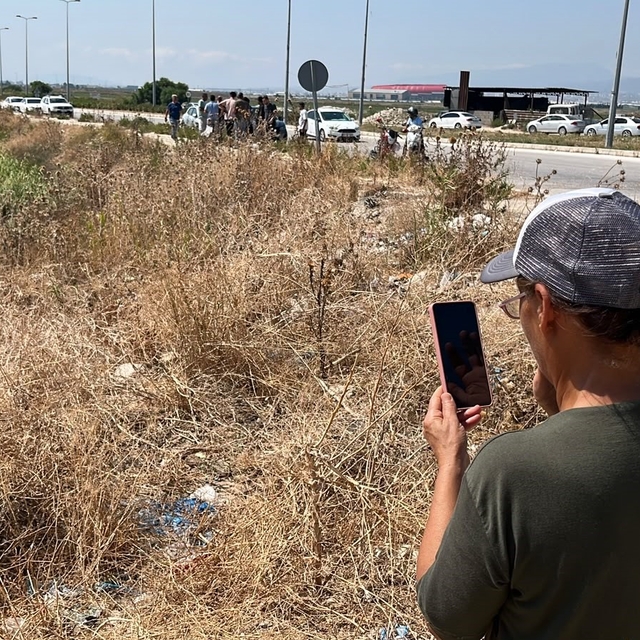 Kazanın ardından olay yerinde sosyal medya yayını açan yaşlı kadın kamerada