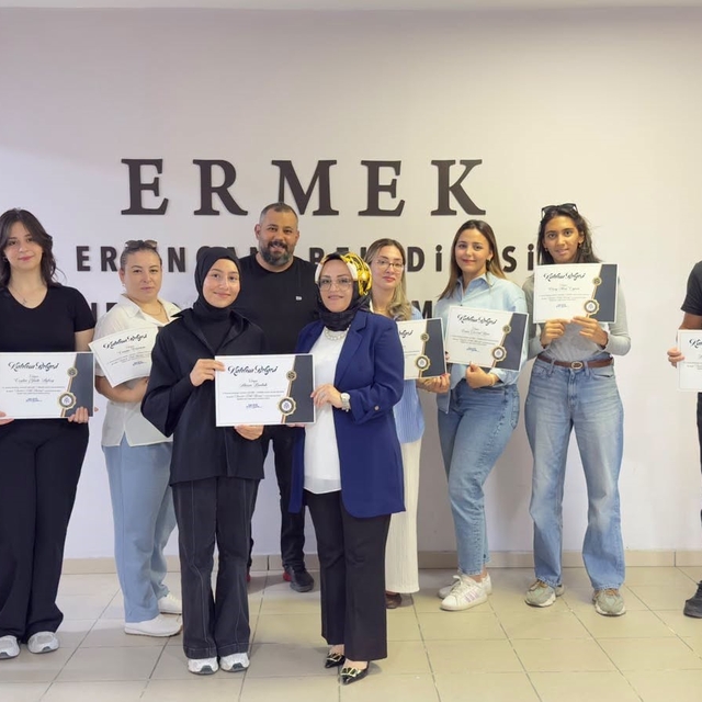 Erzincan'da işaret dili kursunu tamamlayanlara sertifika verildi