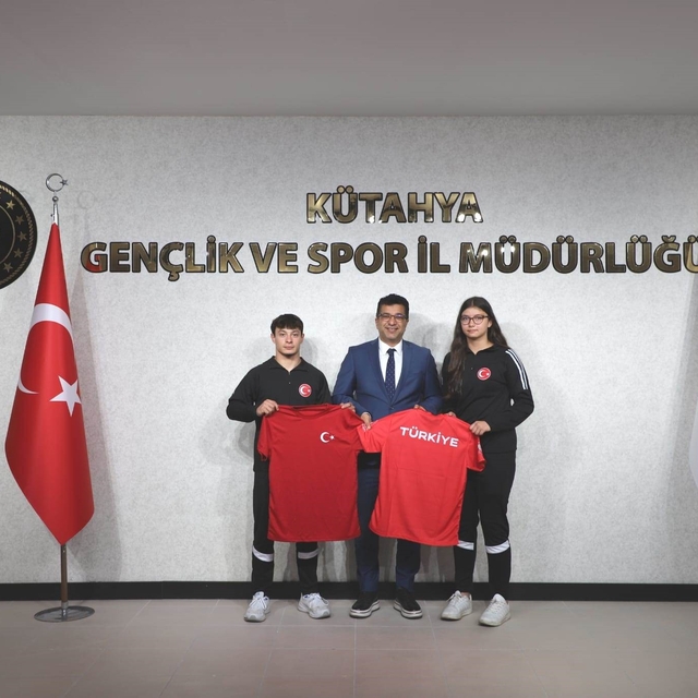 Kütahyalı iki sporcu Avrupa Kuraş Şampiyonası'nda Türkiye için mücadele ede...
