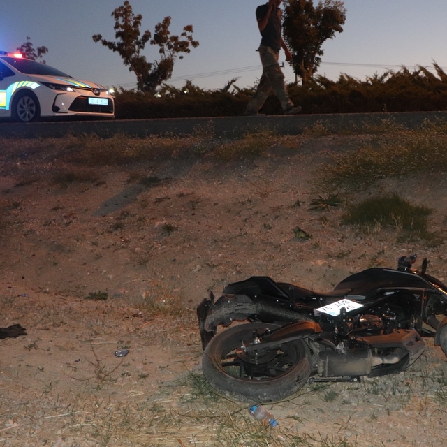 Karaman'da motosiklet şarampole devrildi: 1 yaralı