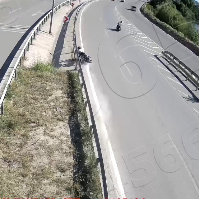 Bariyerlere çarpan motosiklet sürücüsü hayatını kaybetti