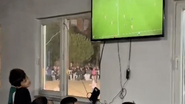 Düğüne Çorum FK maçı arası: Dışarıda halay çektiler, içeride maç izlediler