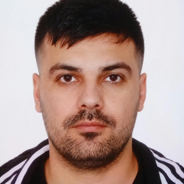 Aydınlatma direğine çarpan motosikletin sürücüsü kurtarılamadı
