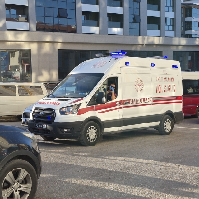 Eskişehir'de bir aracın çarptığı 12 yaşındaki çocuk yaralandı