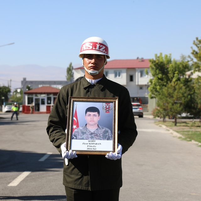 Iğdır'da askeri araç kazasında şehit olan asker için tören düzenlendi
