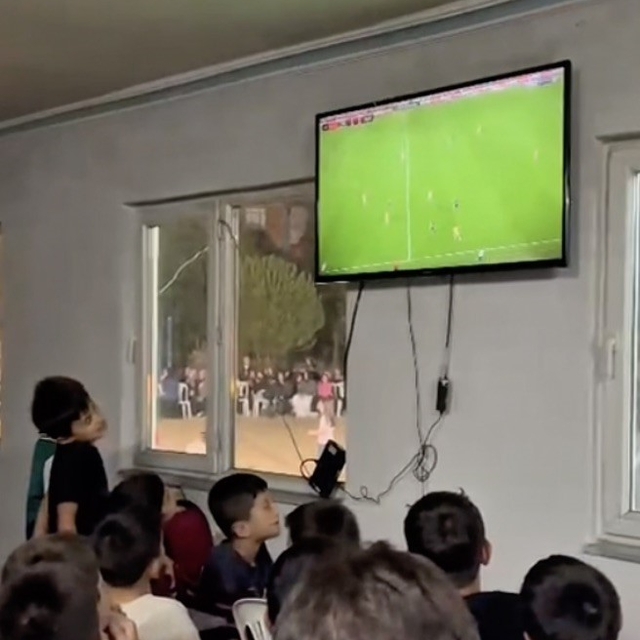 Düğüne Çorum FK maçı arası: Dışarıda halay çektiler, içeride maç izlediler