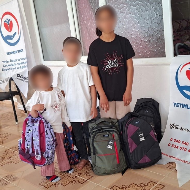 Çermik'te 43 yetim öğrenciye kırtasiye yardımında bulunuldu