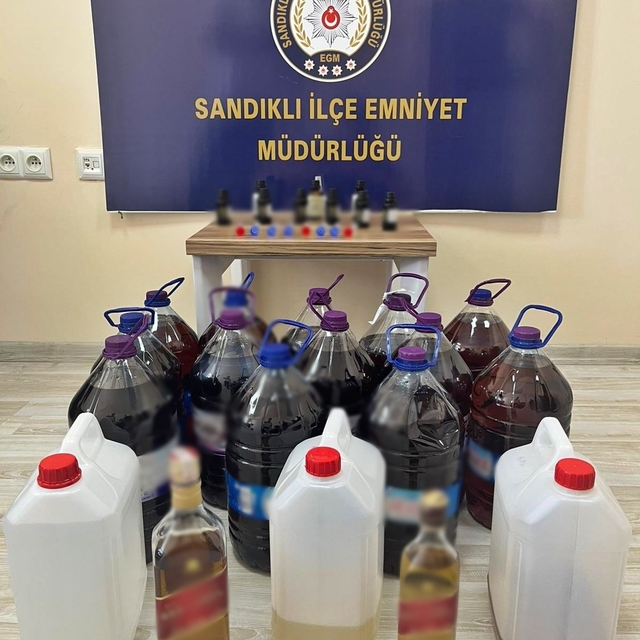 Sahte alkol operasyonunda iki kişi gözaltına alındı