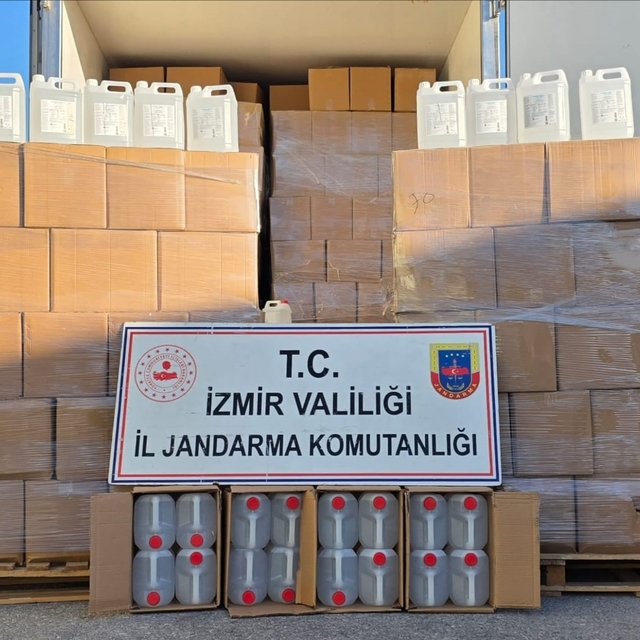 İzmir'de sahte içki tacirlerine jandarmadan ağır darbe