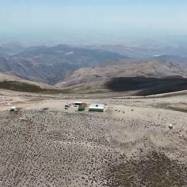 2 bin 600 metrede ziyaretçi akını
Hüseyin Gazi'nin türbesine binlerce kişi...