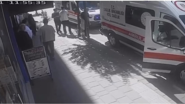 Kaza sonrası yaralıları taşıyan ambulanslar kaza yaptı, o anlar kamerada