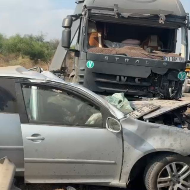Otoyolda TIR karşı yöne geçti; 1 ölü; 2 yaralı