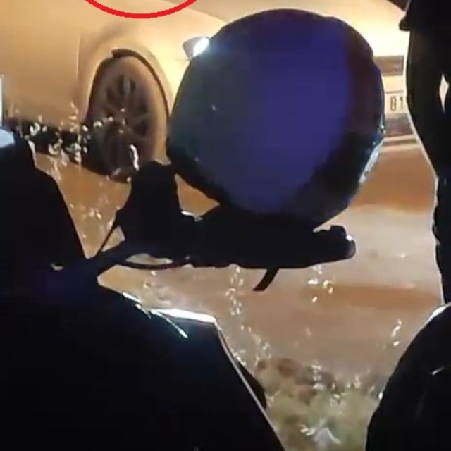 Rastgele ateş açıp silahı başına dayadı