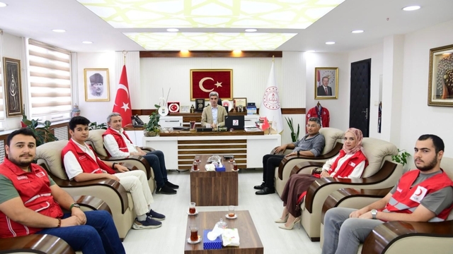 Kızılay Yeşilyurt Şubesi'nden eğitime 75 laptop desteği