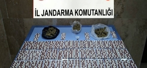 Denizli'nin iki ilçesinde düzenlenen uyuşturucu operasyonunda 2 şüpheli tut...