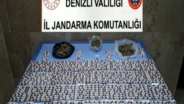 Denizli'nin iki ilçesinde düzenlenen uyuşturucu operasyonunda 2 şüpheli tutuklandı