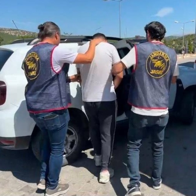 Denizli'de yaşlı vatandaşı dolandıran 2 şüpheli İzmir'de yakalandı