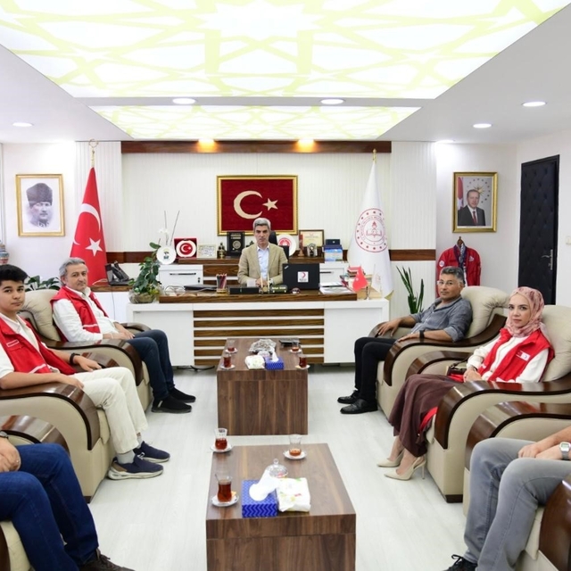 Kızılay Yeşilyurt Şubesi'nden eğitime 75 laptop desteği