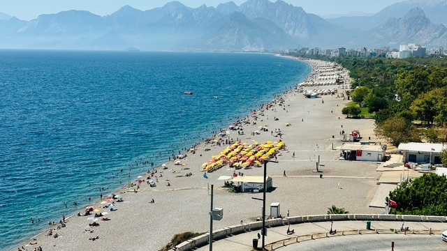Antalya sahillerinde okul öncesi yoğunluğu