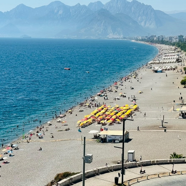 Antalya sahillerinde okul öncesi yoğunluğu
