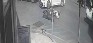 Otomobil ile motosiklet çarpıştı: 1 yaralı
Vatandaşlar yaralı motosiklet sü...