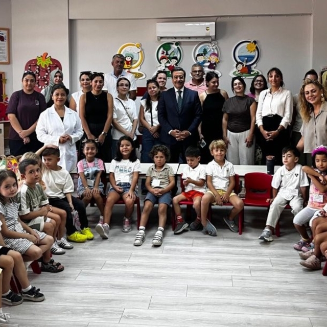 Burhaniye'de Kaymakam Atilla, minik öğrencilerle bir araya geldi