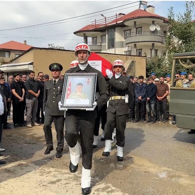 Yüksekova'nın şehidi gözyaşları arasında toprağa verildi