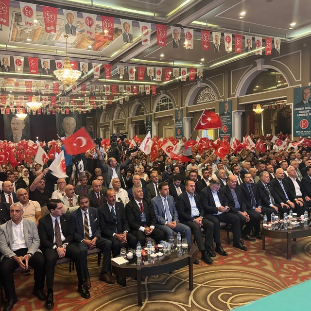 MHP Genel Sekreter Yardımcısı Osmanağaoğlu, MHP İzmir İl Kongresi'nde konuş...