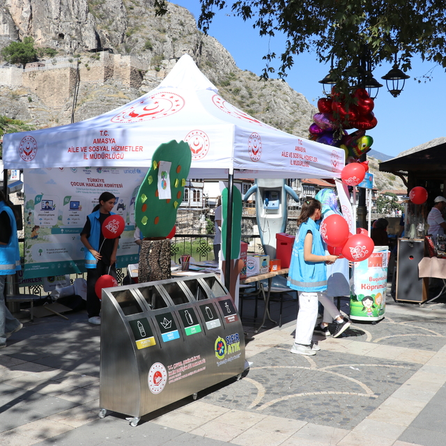 Amasya'da çocuklar tohum topları dağıtarak iklim değişikliğine dikkati çekt...