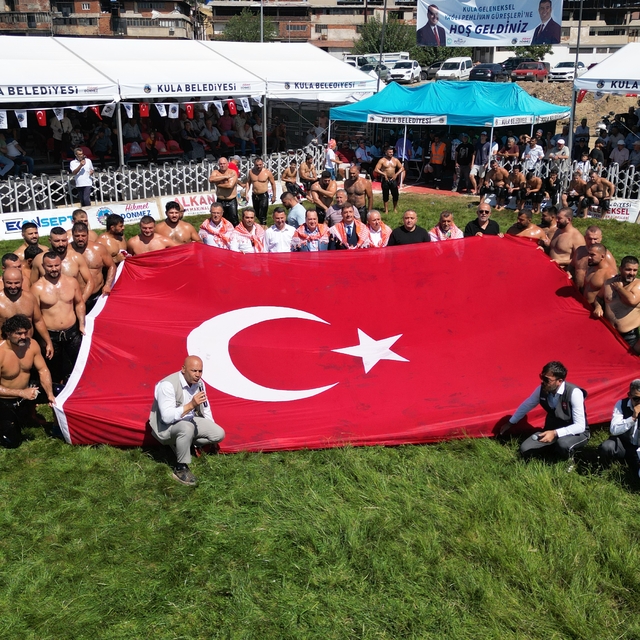 Manisa'da "Kula Yağlı Pehlivan Güreşleri"nin başpehlivanı Feyzullah Aktürk...