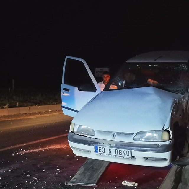 Şanlıurfa'da iki otomobilin çarpışması sonucu sürücüler yaralandı
