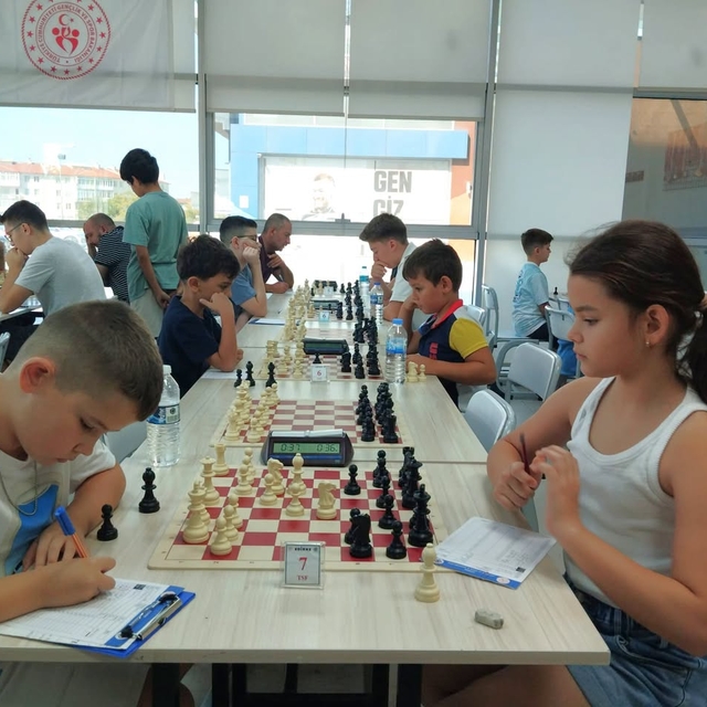 Edirne'de Okula Merhaba Satranç Turnuvası düzenlendi
