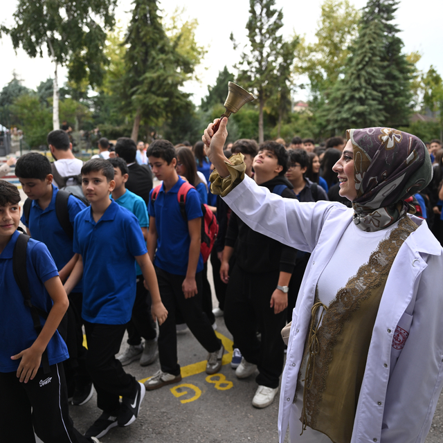 Yeni eğitim öğretim yılının ilk ders zili çaldı