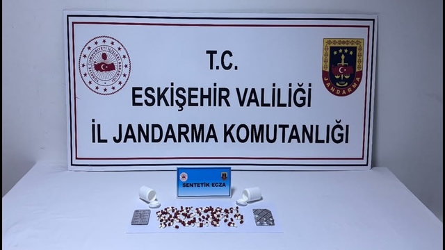 Eskişehir'de otobüsle yolculuk yapan kişinin üzerinden sentetik hap ele geçirildi