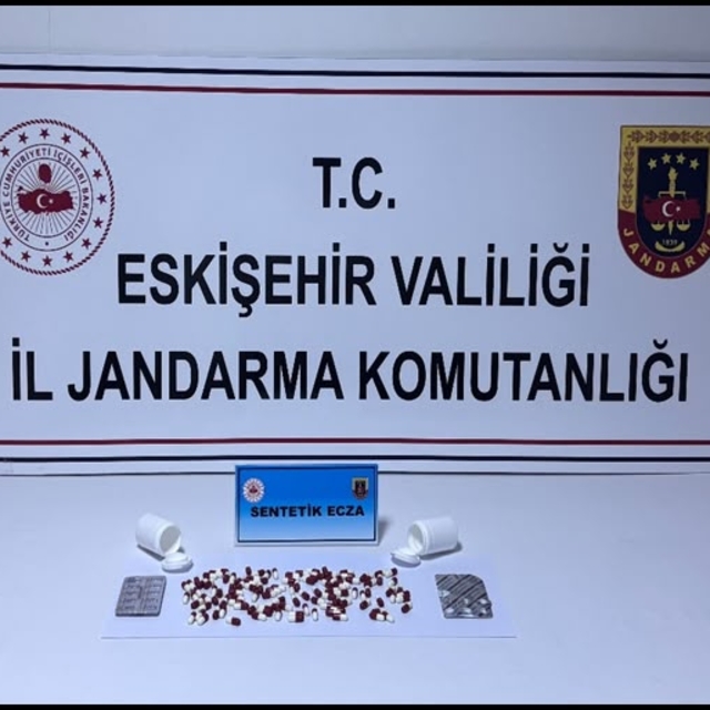 Eskişehir'de otobüsle yolculuk yapan kişinin üzerinden sentetik hap ele geç...