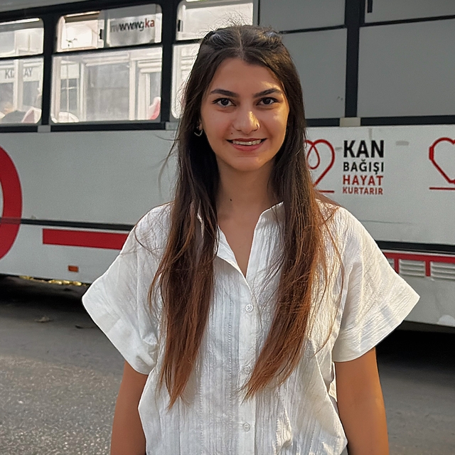 Kanseri yenen tıp fakültesi öğrencisi hematoloji servisinde doktor olarak ç...