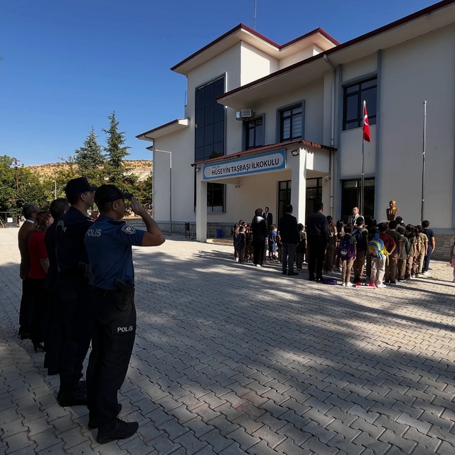 Ağın'da yeni eğitim öğretim yılı törenle başladı
