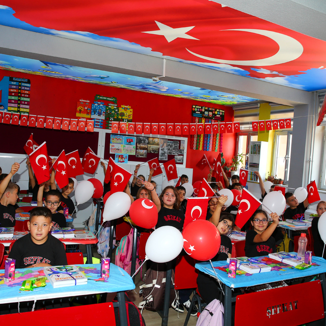 İzmir ve çevre illerde yeni eğitim öğretim yılı başladı