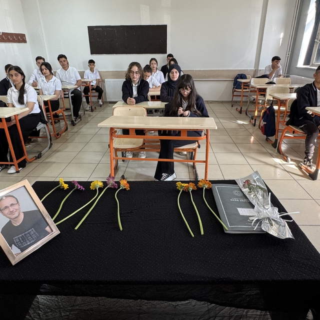 Yüksekova'da hayatını kaybeden fizik öğretmeni görev yaptığı okulda anıldı