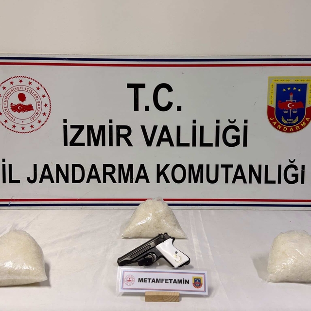 İzmir'de 3 kilogram uyuşturucu ele geçirildi