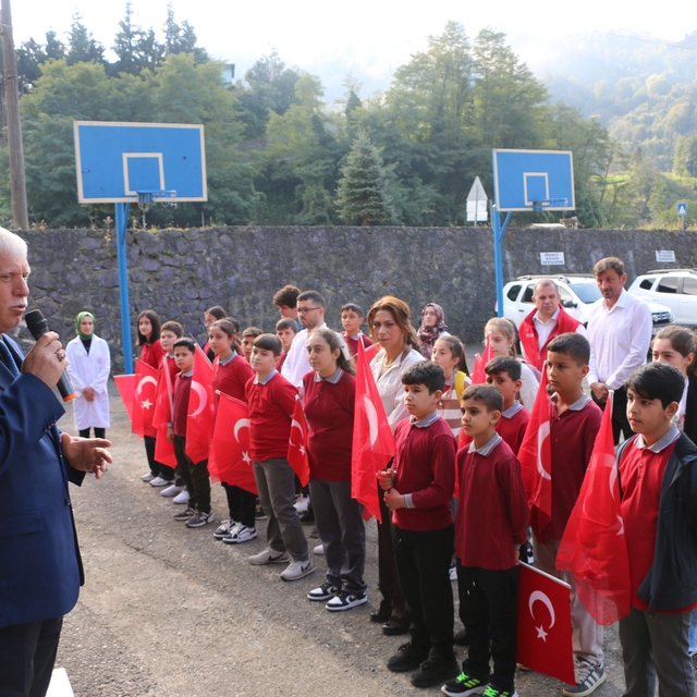 Of'ta yeni eğitim öğretim yılı başladı