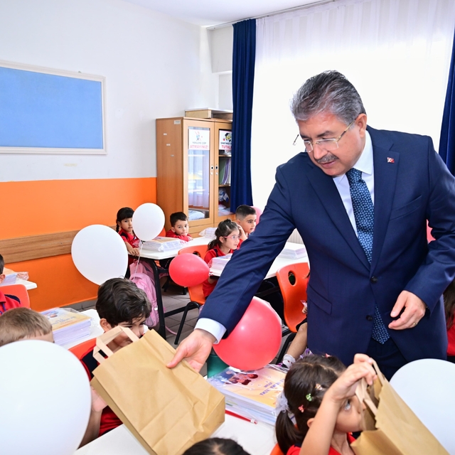 Eskişehir'de İlköğretim Haftası törenle kutlandı
