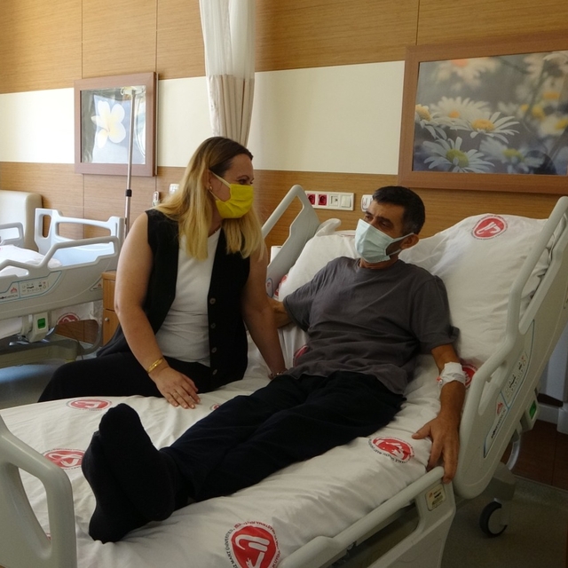 Eşinin böbreğiyle diyalize girmeden iyileşti